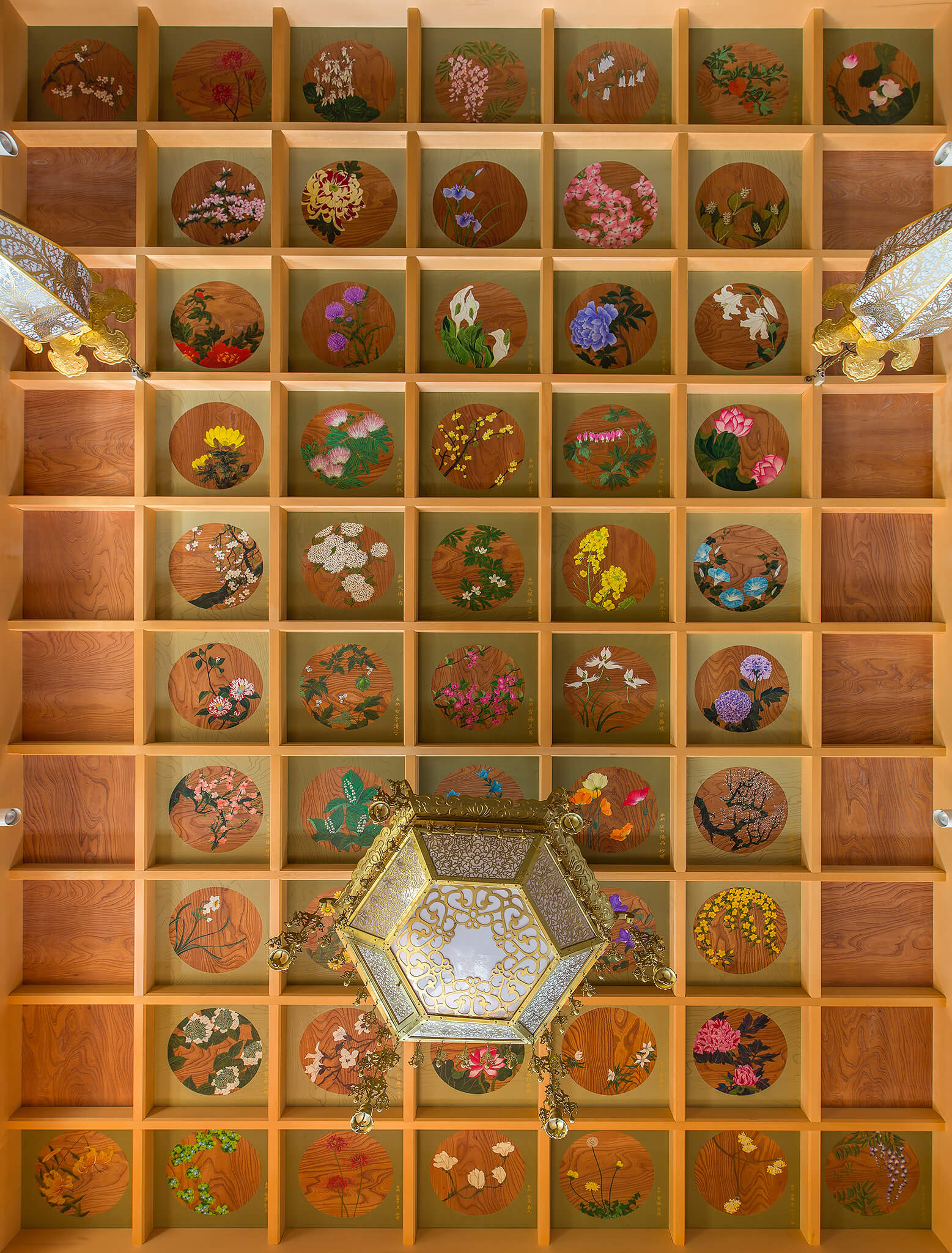 ‘Hanamaru Tenjyo’ (Floral Circles on the Ceiling), Main Hall Ceiling Art